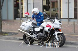白バイ隊員が警察官の交通違反を見逃す　東京