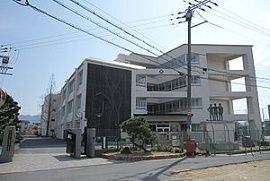 中１男子が校舎４階から転落して死亡　大阪