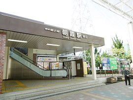 東武東上線朝霞駅構内で男性が快速列車にはねられ死亡