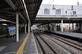 中３男子が電車にはねられ死亡　神奈川