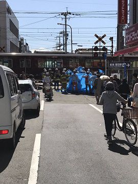 阪急京都線踏切で女性がはねられ死亡