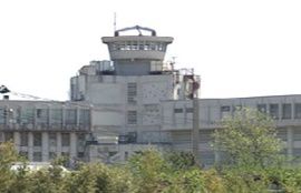 新潟刑務所で男性被告が首を吊り死亡