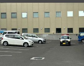 複合ビルの駐車場で男性の遺体　札幌
