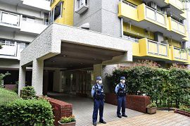 男が家族3人を刃物で切り付け飛び降り自殺か