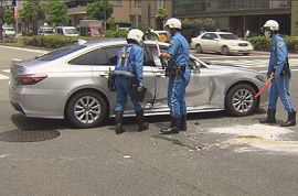 交通機動隊の覆面パトカーがバイクと衝突　死亡