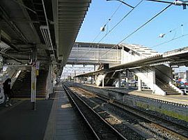 列車に向かって飛び込んだ女性死亡　埼玉