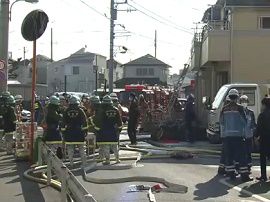 東京・世田谷区の火事で押入れから男性と練炭