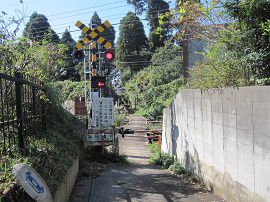 JR成田線の踏切で男性が列車にはねられて死亡