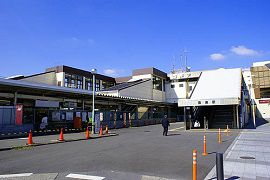 ４０歳代女性が電車にはねられ死亡　埼玉・鴻巣駅