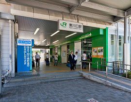線路に転落・女性が列車にはねられ死亡　東川口駅