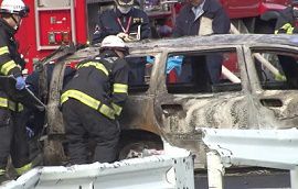 乗用車が全焼し車内から性別不明の遺体　仙台