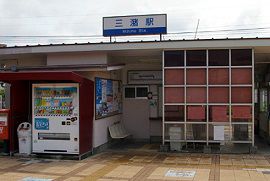 西鉄三潴駅で特急列車と女性が衝突　福岡・久留米