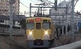 西武新宿線の踏切で人身事故　女子高生