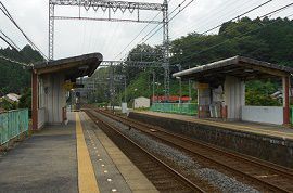 近鉄大阪線伊勢石橋駅の西側踏切で人身事故