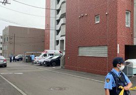 男性が11階建てマンションから転落か　札幌